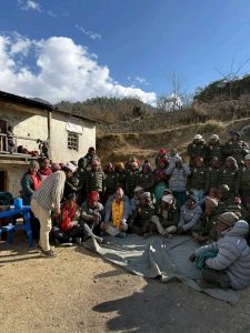  चंखेली गाउँपालिकाद्धारा जेष्ठ नागरिकलाई न्यानो कपडा वितरण