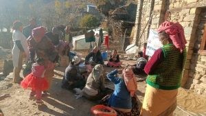 सिमकोट गाउँपालिकामा क वर्ग अपांगता भएकालाई घरमै अण्डा वितरण