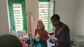 विश्व स्वास्थ्य दिवसको अवसरमा स्वास्थ्य सेवा कार्यालय हुम्लाद्वारा विरामिलाई पोषणयुक्त खाने कुरा सहयोग