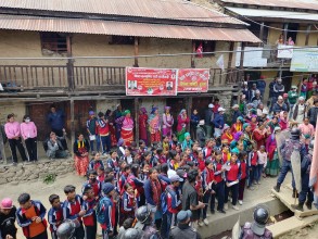 विद्यालयको दरबन्दी कटौती गरेको भन्दै विद्यार्थी र अभिभावक आन्दोलीत