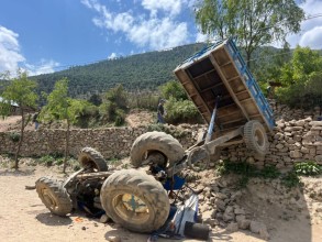 सिमकोटमा ट्याक्टर पल्टिदा चालक घाईते