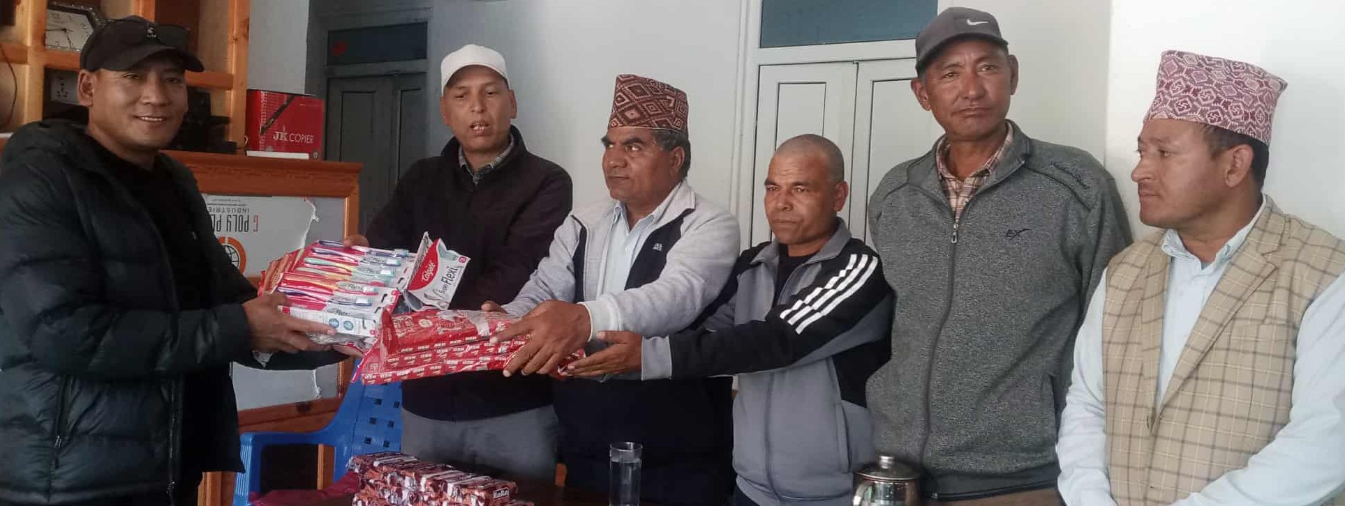  संविधान दिवसको अवसरमा बौद्धिक अपाङ्गता र छात्रालाई सरसफाईका सामाग्री बितरण 