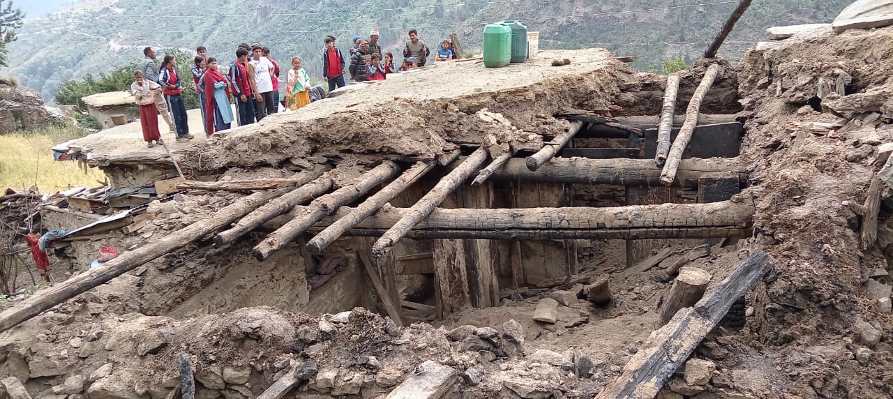 चौगनफयाका महेन्द्रको घरमा आगलागी; बिस लाख बराबरको क्षति