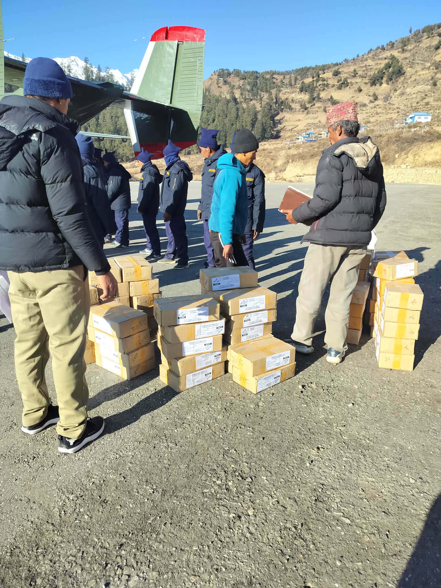 हुम्लामा आइ पुग्यो मतपत्र र निर्वाचन सामाग्री