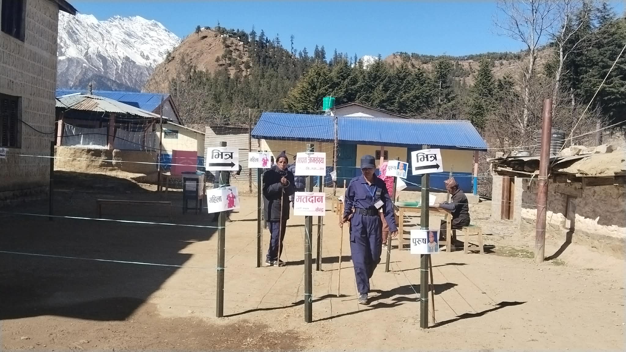 जिल्लाको कारागारमा रहेको अस्थायी मतदान केन्द्रमा ४२ जनाको मत खस्यो