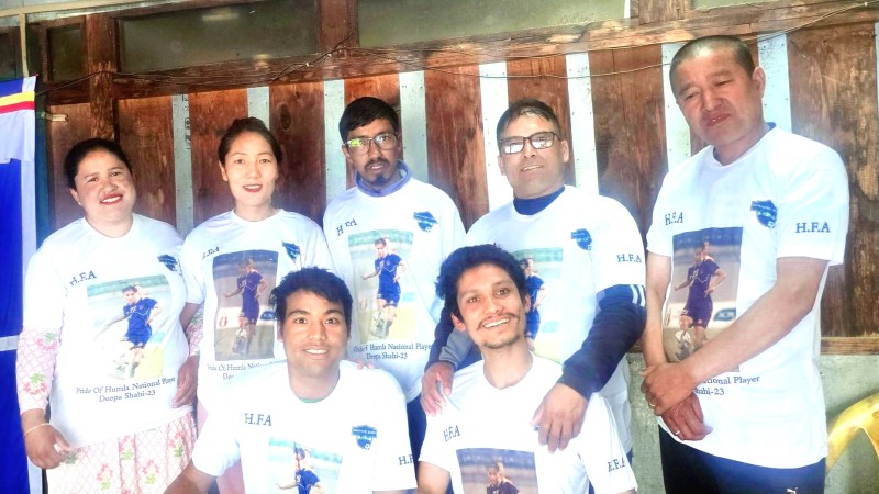 फुटबल क्षेत्रमा आफ्नो भबिष्य कोरेकि दिपा शाहीको तस्विर अंकीत जर्सी बजारमा