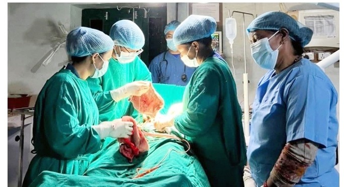     स्रोतसाधन अभावबीच हुम्लामा गर्भवती महिलाकोे सफल शल्यक्रिया