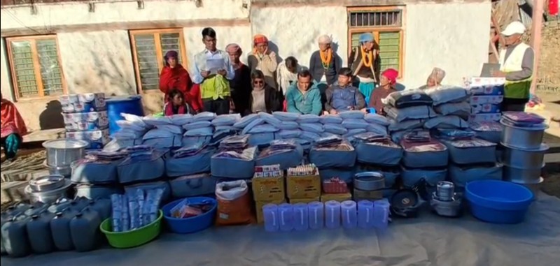 एकिकृत सामुदायिक विकास परियोजनाद्धारा विपन्न परिवारलाई वस्तुगत सहायता हस्तान्तरण (भिडियोसहित)