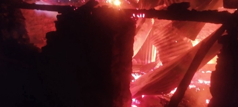 डाँडाफयाको चुक्याडीको एक घरमा आगलागी हुदा २३ लाख बढीको क्षेती