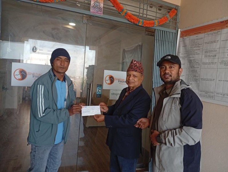 शिखर इन्स्योरेन्स कम्पनी लिमिटेड शाखा कार्यालय हुम्लाद्धारा आगलागी पीडितलाई विमा क्षेतीपुर्ति दावी रकम भुक्तानी