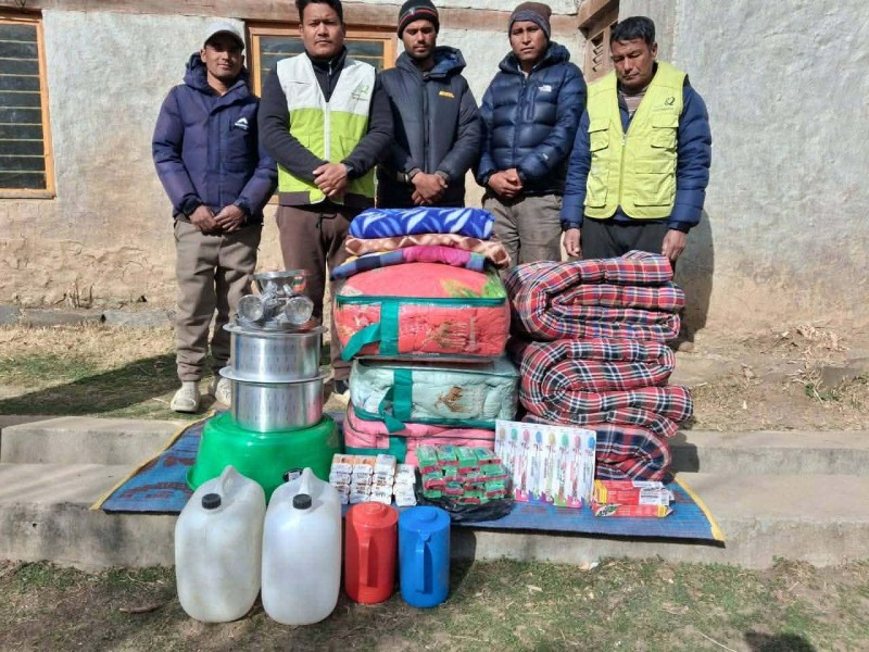 डाँडाफयाको चुक्याडीका आगलागी पीडितलाई राहत सहयोग