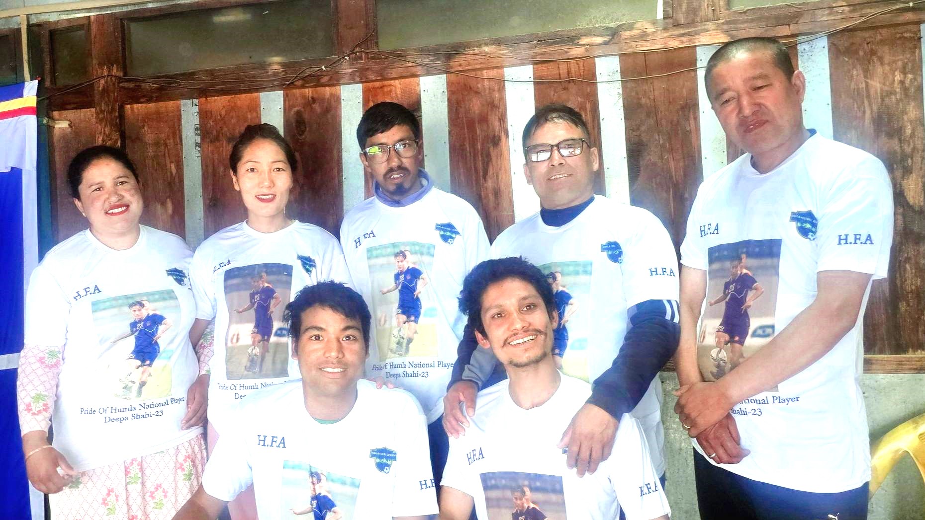फुटबल क्षेत्रमा आफ्नो भबिष्य कोरेकि दिपा शाहीको तस्विर अंकीत जर्सी बजारमा