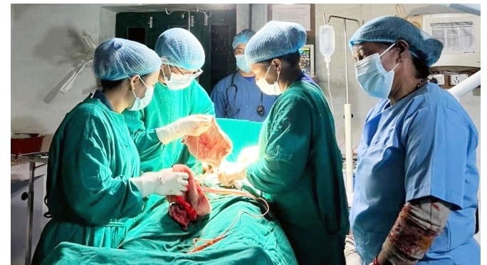     स्रोतसाधन अभावबीच हुम्लामा गर्भवती महिलाकोे सफल शल्यक्रिया