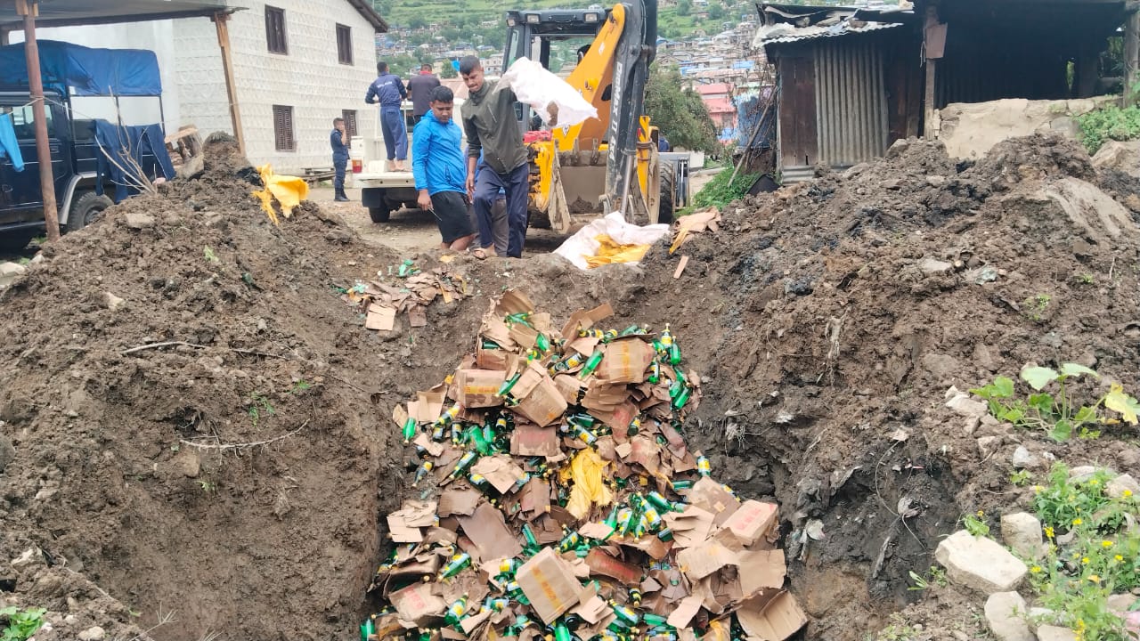 गत कार्तिक २१ गते बरामद गरेको २४ लाख १२ हजार मूल्य बराबरको चिनियाँ मदिरा नष्ट