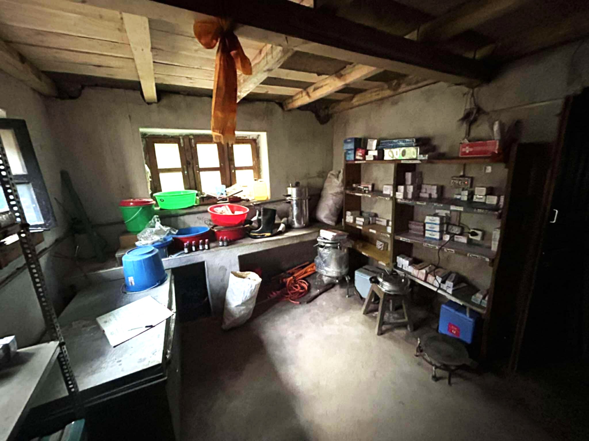     सिमकोट गाउँपालिकाका स्वास्थ्य संस्थामा औषधीको अभाव