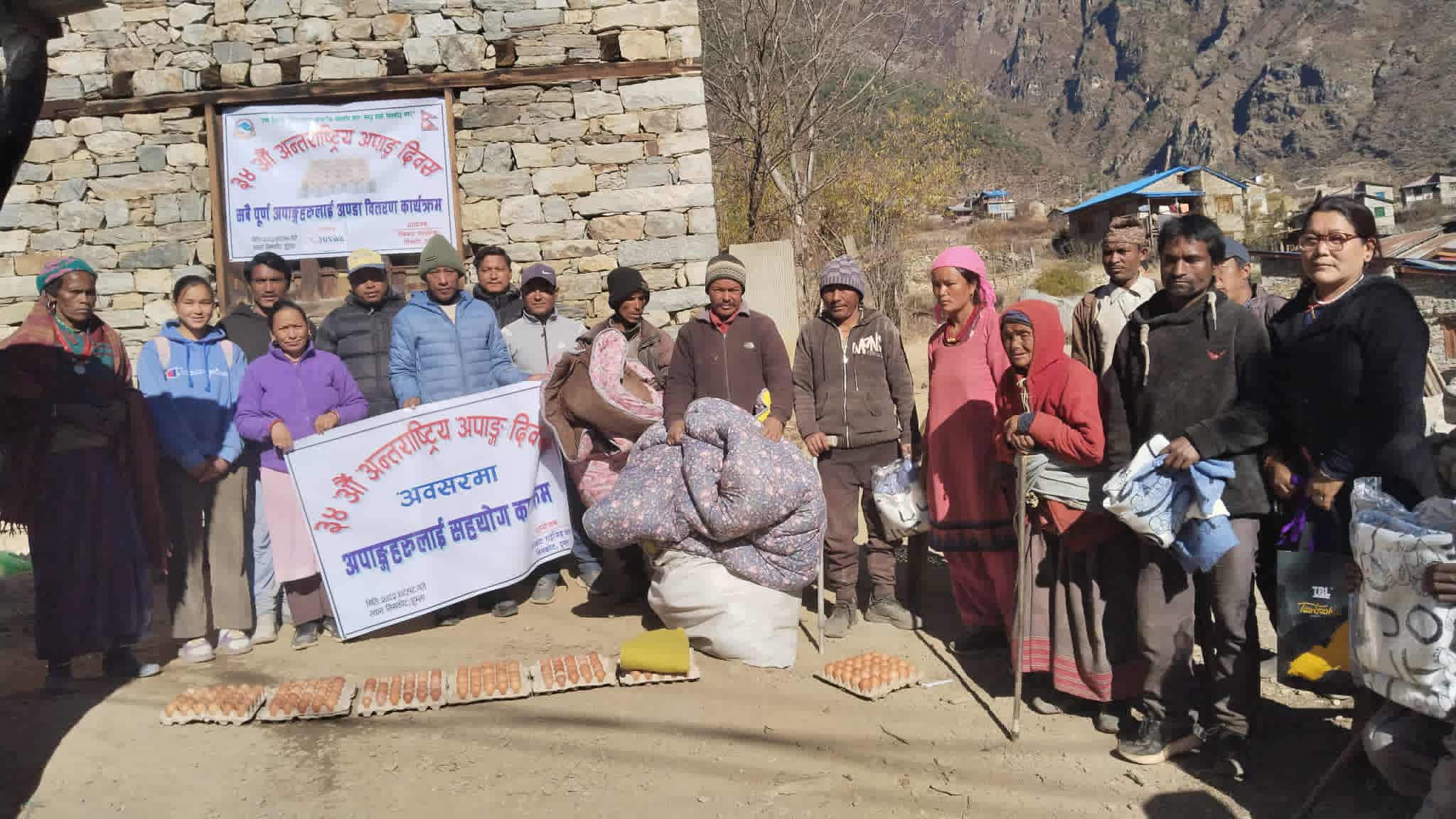 सिमकोट राइजिङ क्लबद्वारा न्यानो कपडा वितरण