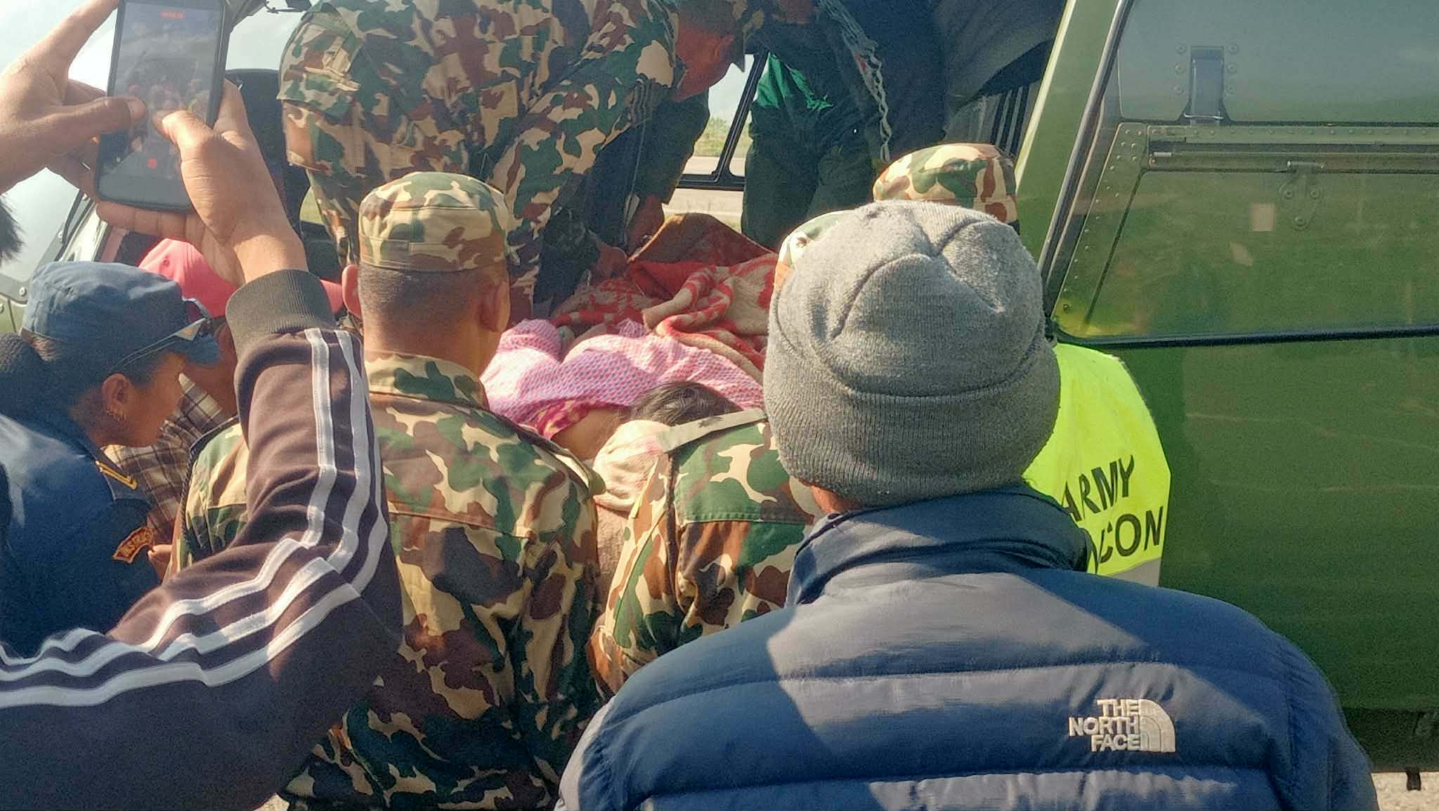 सुत्केरी महिलाको पाठेघरमा साल अड्किदा नेपाली सेनाको हेलिकप्टरद्धारा उद्धार